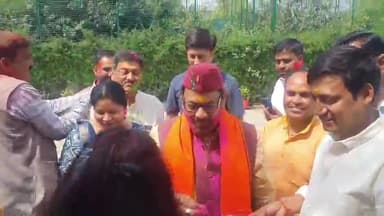 रामपुर: वरिष्ठ भाजपा नेता मुख्तार अब्बास नकवी ने रामपुर स्थित आवास पर खेली होली, बोले - जुमे की नमाज भी पढ़ी जाएगी