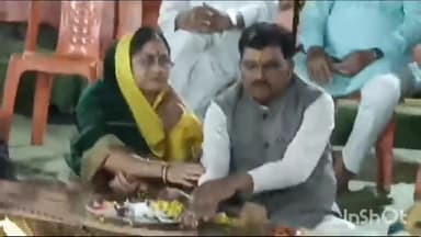 खकनार: राजपुरा में सांसद ज्ञानेश्वर पाटील ने किया कंडों की होली का पूजन, लठ्ठमार होली में डफली बजाकर किया नृत्य