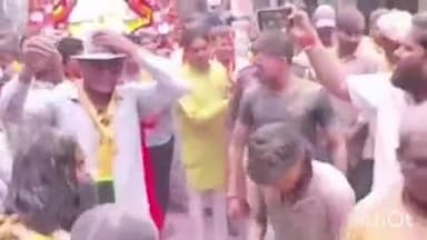 सादाबाद: सादाबाद में धूमधाम से मुरली मनोहर जी की शोभायात्रा निकाली गई, हजारों लोग रहे मौजूद