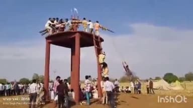 कराहल: कराहल के बमोरी गांव में लगा गलबावजी मेला, रेहट पर झूलते हुए लोगों ने मन्नतें मांगीं