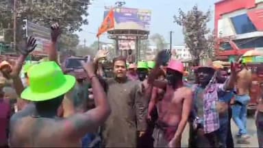 अररिया: होली पर अररिया में गंगा जमुना तहजीब की अनोखी मिसाल, सभी समुदाय के लोगों ने मिलकर खेली होली