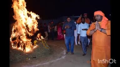 तुलसीपुर: देवी पाटन शक्ति पीठ पर योगी मिथलेश नाथ ने देर रात होलिका दहन कर होली उत्सव की शुरुआत की