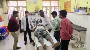 रायबरेली: कुटिया चौराहे के पास तेज रफ्तार डंपर ने ऑटो को मारी जोरदार टक्कर, चालक घायल हुआ