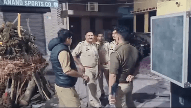 मेरठ: लाल कुर्ती क्षेत्र में होलिका दहन के दौरान बवाल, देर रात तेज आवाज में डीजे बजाने पर हुआ हंगामा, पुलिस ने दौड़ाया