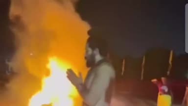 प्रयागराज: बाघंबरी गद्दी मठ में विधि विधान से किया गया होलिका दहन, महंत बलवीर गिरी के नेतृत्व में पूजा अर्चना की गई