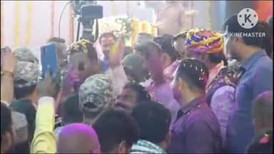 हुज़ूर: सीएम हाउस में आयोजित हुआ होली मिलन समारोह, सीएम ने बरसाए फूल