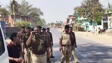 करछना: करछना क्षेत्र में पुलिस प्रशासन की मौजूदगी में शांतिपूर्ण तरीके से अदा की गई जुम्मे की नमाज