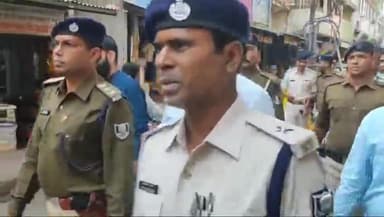 बिहिया: होली पर्व को लेकर बिहिया नगर में जगदीशपुर के एसडीएम और एसडीपीओ द्वारा निकाला गया फ्लैग मार्च