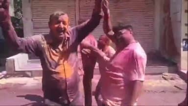 लोहरदगा: लोहरदगा में होली का धमाल: DJ की धुन पर थिरके लोग, रंग-गुलाल में सराबोर शहर, कड़ी सुरक्षा रही