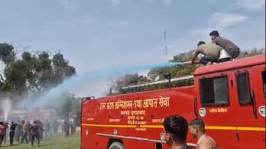 ठाकुरद्वारा: पुलिस प्रशासन की टीम ने शुक्रवार को होली और जुम्मे की नमाज़ सकुशल संपन्न होने के बाद शनिवार को एक दूसरे को दी बधाई
