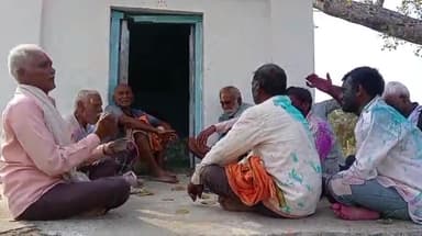 कर्वी: चित्रकूट रामपुर में आदिवासी समाज के लोगों ने फाग गीत का कार्यक्रम कर मनाया होली का त्योहार