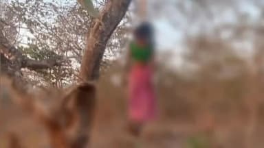 मेदिनीनगर (डालटनगंज): रामगढ़ के कोठी महुआ जंगल में फंदे पर लटका हुआ नाबालिग लड़की का शव मिला, पुलिस जांच में जुटी