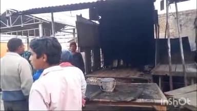 सादाबाद: बिसावर पैठ में लकड़ी के परचून के खोके में अज्ञात कारणों से लगी भीषण आग, ग्रामीणों ने बमुश्किल आग पर पाया काबू