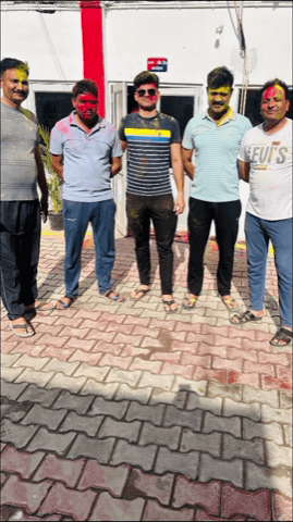 मेरठ: पुलिस लाइन में जमकर खेली गई होली, एसएसपी ने किया डांस