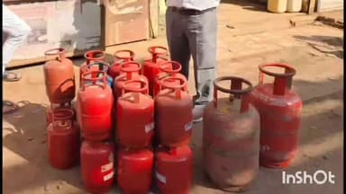 गुना नगर: आरोन बस स्टैंड पर साईं किराना स्टोर पर अवैध गैस रिफिलिंग पर प्रशासन की कार्रवाई, 23 सिलेंडर ज़ब्त