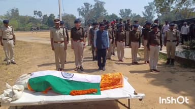 मुंगेर: नंदलालपुर में ASI संतोष कुमार की मौत से परिजनों में कोहराम, प्रशासन सुरक्षित नहीं तो हम कैसे होंगे?