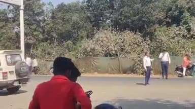 बाबई: माखन नगर स्थित तवा ब्रिज के पास RTO ने चलाया वाहन जांच अभियान, ट्रैफ़िक नियमों के उल्लंघन पर किए चालान