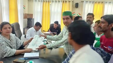 रामपुर: तहसील सदर परिसर में 5 सूत्रीय मांगों को लेकर किसान यूनियन ने किया प्रदर्शन, सौंपा ज्ञापन