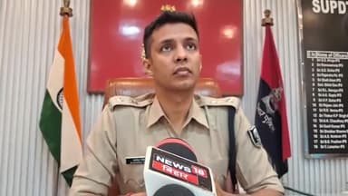 गोपालगंज: मीरगंज और नगर थाना पुलिस ने दो इनामी शराब तस्करों को गिरफ्तार किया, कलेक्ट्रेट परिसर में एसपी अवधेश दीक्षित ने दी जानकारी