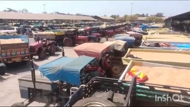 गुना नगर: होली की छुट्टियों के बाद नानाखेड़ी मंडी में 17 मार्च को हुई बंपर आवक, ट्रैक्टर-ट्रालियों से भरा मंडी परिसर