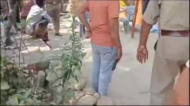 सिराथू: बनपुकरा पहुंचे सिराथू के एसडीएम और सीओ, शिव मंदिर निर्माण विवाद पर चल रही चर्चा