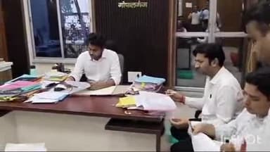 गोपालगंज: डीडीसी ने कलेक्ट्रेट में राजनीतिक दल के जिलाध्यक्ष के साथ बैठक की, दिए निर्देश