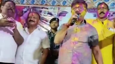 प्रयागराज: शहर दक्षिणी में होली मिलन कार्यक्रम के दौरान औद्योगिक विकास मंत्री नंदी ने गीत के माध्यम से जनता का जताया आभार