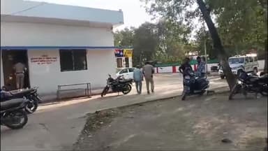 बिरला टपरिया बस्ती में पिता-पुत्र पर चाकू से हमला करने वाले आरोपी को पुलिस ने किया गिरफ्तार, जिला अस्पताल में हुआ मेडिकल