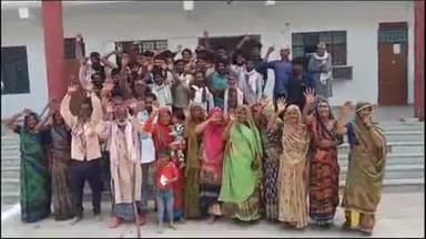 सिराथू: केसारी गाँव के लोगों ने सिराथू तहसील में अधिकारियों से कहा- 50 साल से बिन आवास के जी रहे हैं, नहीं मिली सुविधाएं