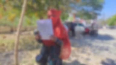 झांसी: ताज कंपाउंड की महिला ने SSP को प्रार्थना देकर युवक की गिरफ्तारी की उठाई मांग, युवक मुंह पर तेजाब फेंकने की दे रहा धमकी