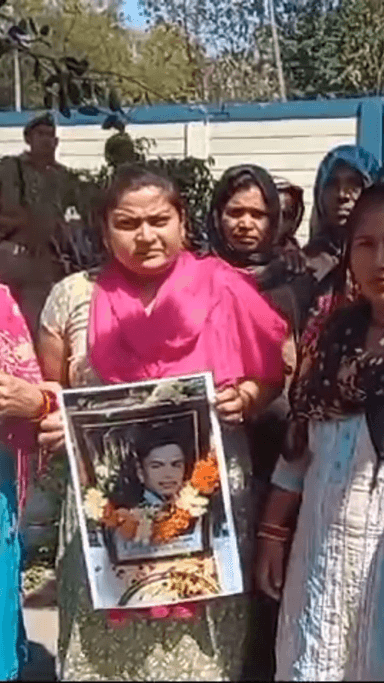 मेरठ: अब्दुल्लापुर के युवक ने फांसी लगाकर की आत्महत्या, परिजनों ने SSP ऑफिस पर पत्नी पर हत्या का आरोप लगाया