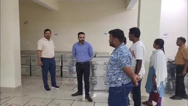 लोहरदगा: लोहरदगा में उपायुक्त ने EVM-VVPAT वेयरहाउस का त्रैमासिक निरीक्षण किया, राजनीतिक दलों के साथ हुई बैठक