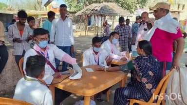 लखीसराय: नगर परिषद क्षेत्र के वार्ड संख्या एक में स्वास्थ्य विभाग ने विशेष स्वास्थ्य जांच शिविर लगाया