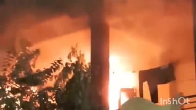 धार: धार के त्रिमूर्ति गोल चक्कर के पास एक मकान में भीषण आग लग गई