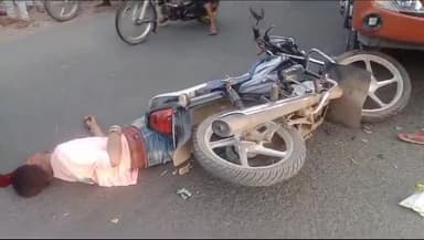 झाबुआ: कल्याणपुरा में झाबुआ बाईपास पर ट्रक की टक्कर से बाइक सवार गंभीर रूप से घायल