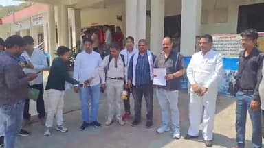 झांसी: शास्त्री नगर के क्षेत्रवासियों ने DM से की बिजली विभाग के कर्मचारियों की शिकायत, विद्युत कटौती कम करने की उठाई मांग