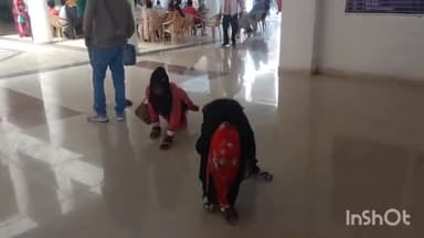 गुना नगर: बांसखेड़ी रेलवे फाटक की दिव्यांग महिला को कागजों में 4 साल पहले मिली ई-साइकिल, रेंगने को है मजबूर; कलेक्टर से लगाई गुहार