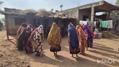 खकनार: ग्राम घाघरला में बंजारा महिलाओं ने पारंपरिक ढंग से होली खेली, घर-घर जाकर फगवा मांगा