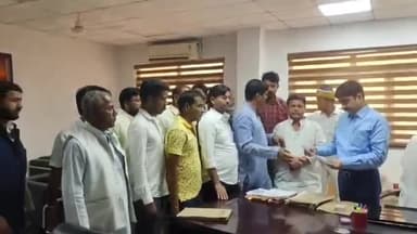 बस्ती: जिला पंचायत सदस्यों ने की जिला पंचायत बोर्ड की बैठक शून्य किए जाने की मांग, मंडलायुक्त को उनके कार्यालय में दिया ज्ञापन