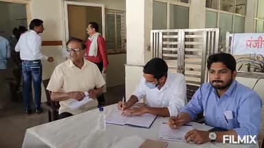 मुरैना नगर: जिला अस्पताल में पत्रकार और उनके परिजनों का किया जा रहा स्क्रीनिंग टेस्ट