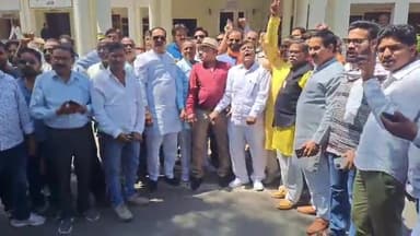 झांसी: बुंदेलखंड मुक्ति मोर्चा ने जिलाधिकारी को पत्र देकर BKD के होने वाले चुनाव को टालने की मांग की