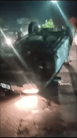 मेरठ: नौचंदी क्षेत्र के शास्त्री नगर में तेज रफ्तार कार अचानक बाजार में पलटी, कार चालक हुआ मामूली घायल