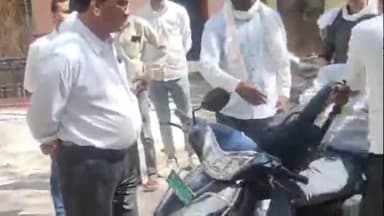 रामगंजमण्डी: अदालत परिसर में वकील ने कानूनगो के साथ की मारपीट, नाराज कर्मचारियों ने किया कार्य बहिष्कार, वकील की गिरफ्तारी की मांग