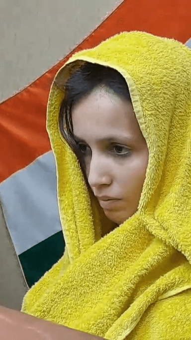 मेरठ: ब्रह्मपुरी में पति की हत्या के बाद प्रेमी संग शिमला घूमने गई हत्यारी पत्नी का एसपी सिटी ने पुलिस लाइन में किया खुलासा