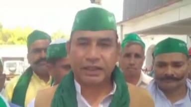 कांठ: किसान एकता संघ ने कलेक्ट्रेट में किया प्रदर्शन, करनपुर हरकिशनपुर में हाई वोल्टेज लाइन के दुरुस्तीकरण की मांग