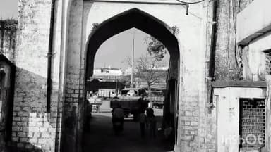 सिरोंज: वार्ड क्रमांक 5 के पार्षद ने प्राचीन दरवाजों के जीर्णोद्धार की मांग की, सीएमओ को सौंपा ज्ञापन