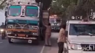 निघासन: सिंगाही थाना के पास ओवरहाइट और ओवरलोड दो ट्रक व 3 पिकअप को एआरटीओ ने किया सीज