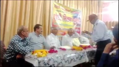 झांसी: रेलवे पेंशनर्स एसोसिएशन का होली मिलन समारोह पेंशनर कार्यालय में हीरोज ग्राउंड के सामने हुआ संपन्न