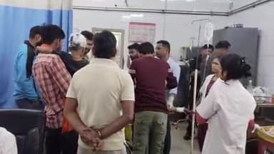 चंदौली: वाजिदपुर के समीप अनियंत्रित होकर गिरी बाइक, सवार युवक और मासूम बच्चा सड़क पर गिरे, युवक की हालत गंभीर