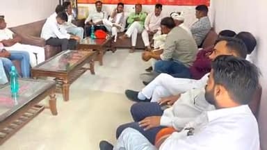 टोंक: भाजपा कार्यकर्ताओं ने कार्यालय पर पहुंचकर जिला अध्यक्ष चंद्रवीर सिंह चौहान से की मुलाकात